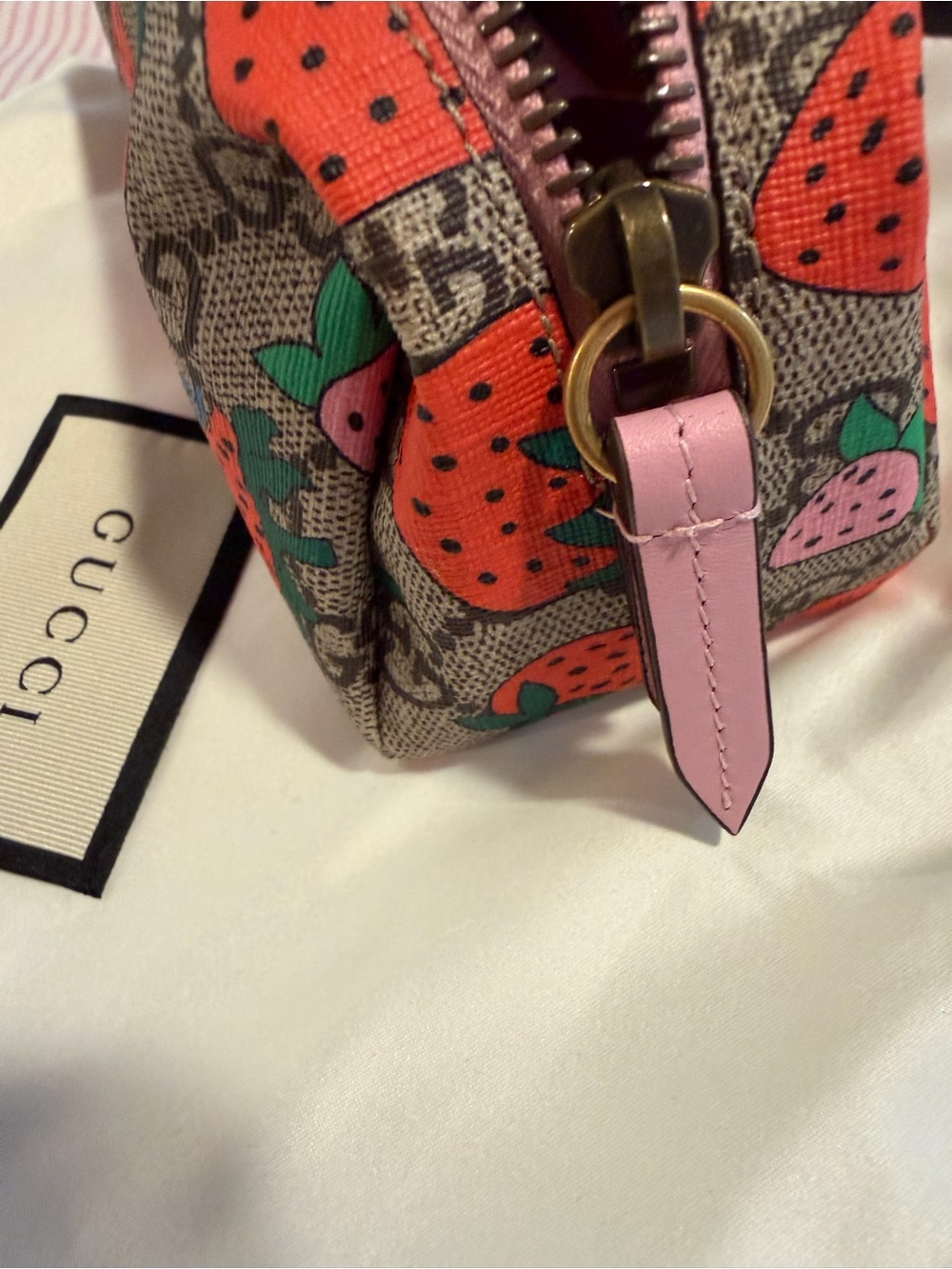 Gucci Strawberry GG Supreme Canvas Cosmetic Pouch ๐ ๐ - Picture 6 of 14